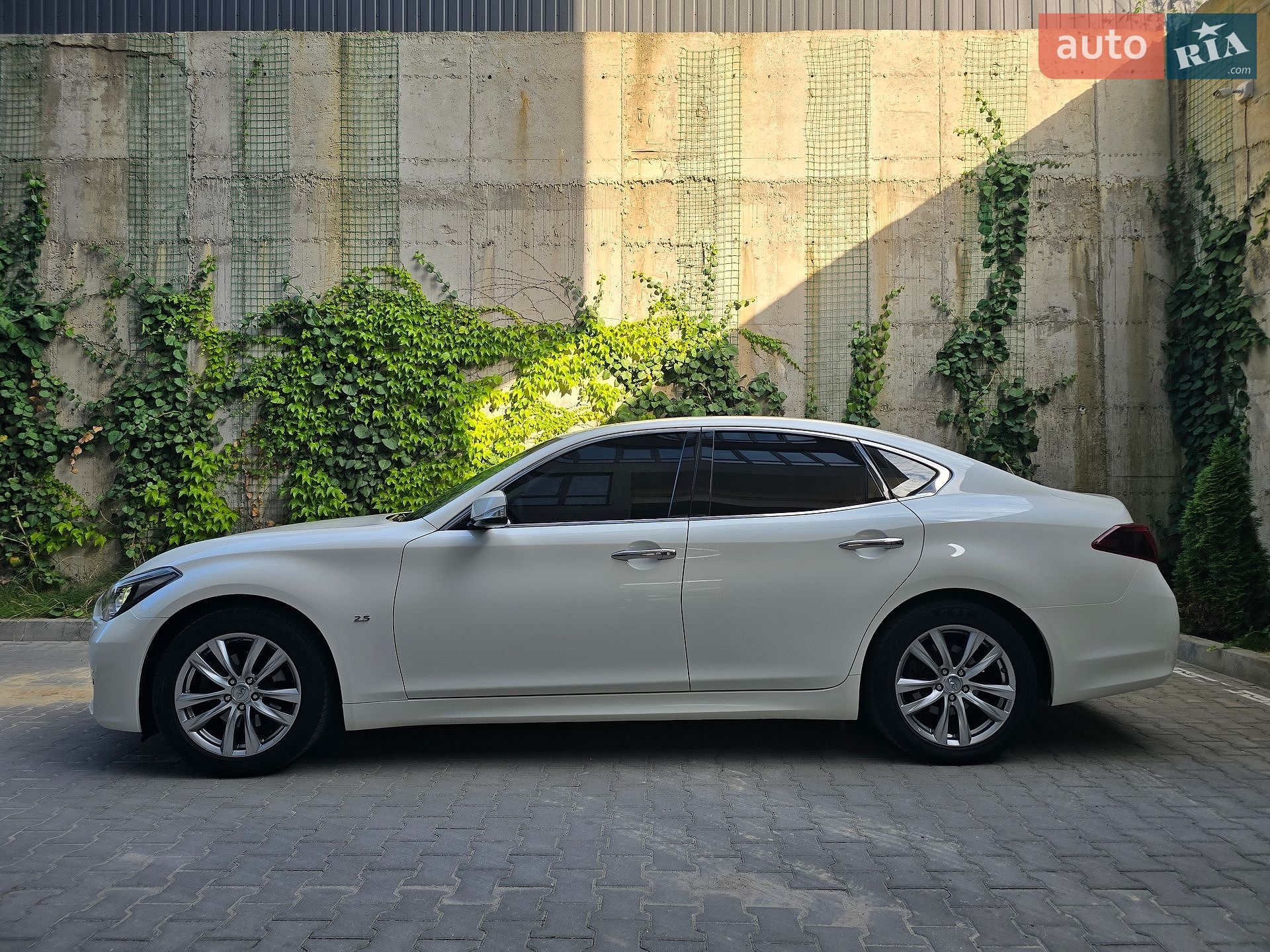 Infiniti Q70 2017 VIN JN1BCAY51U0770351 фото оголошення 6 з 67