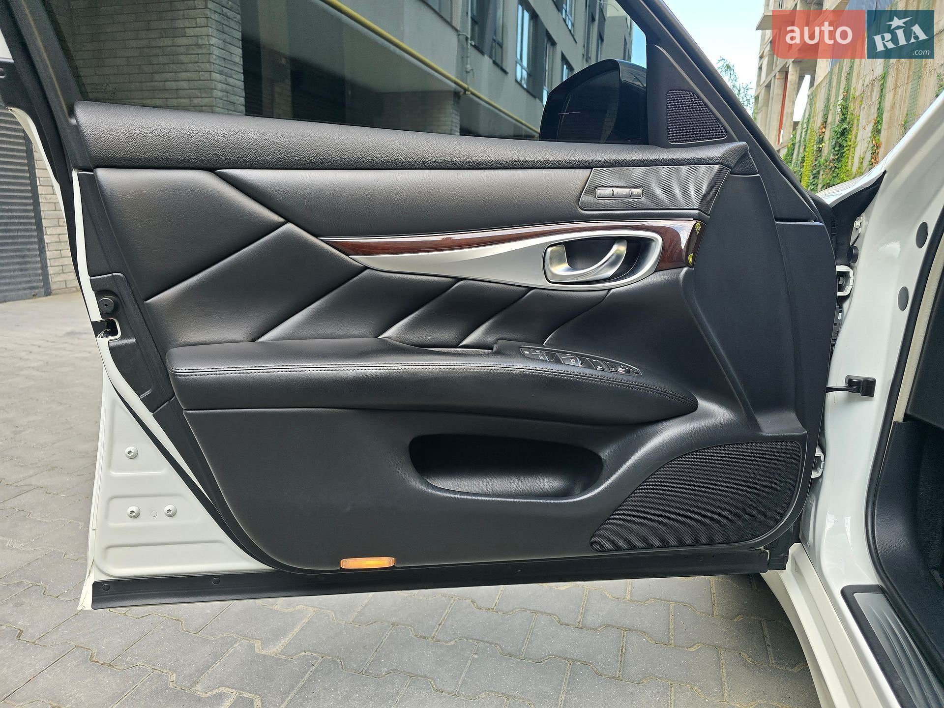 Infiniti Q70 2017 VIN JN1BCAY51U0770351 фото оголошення 19 з 67