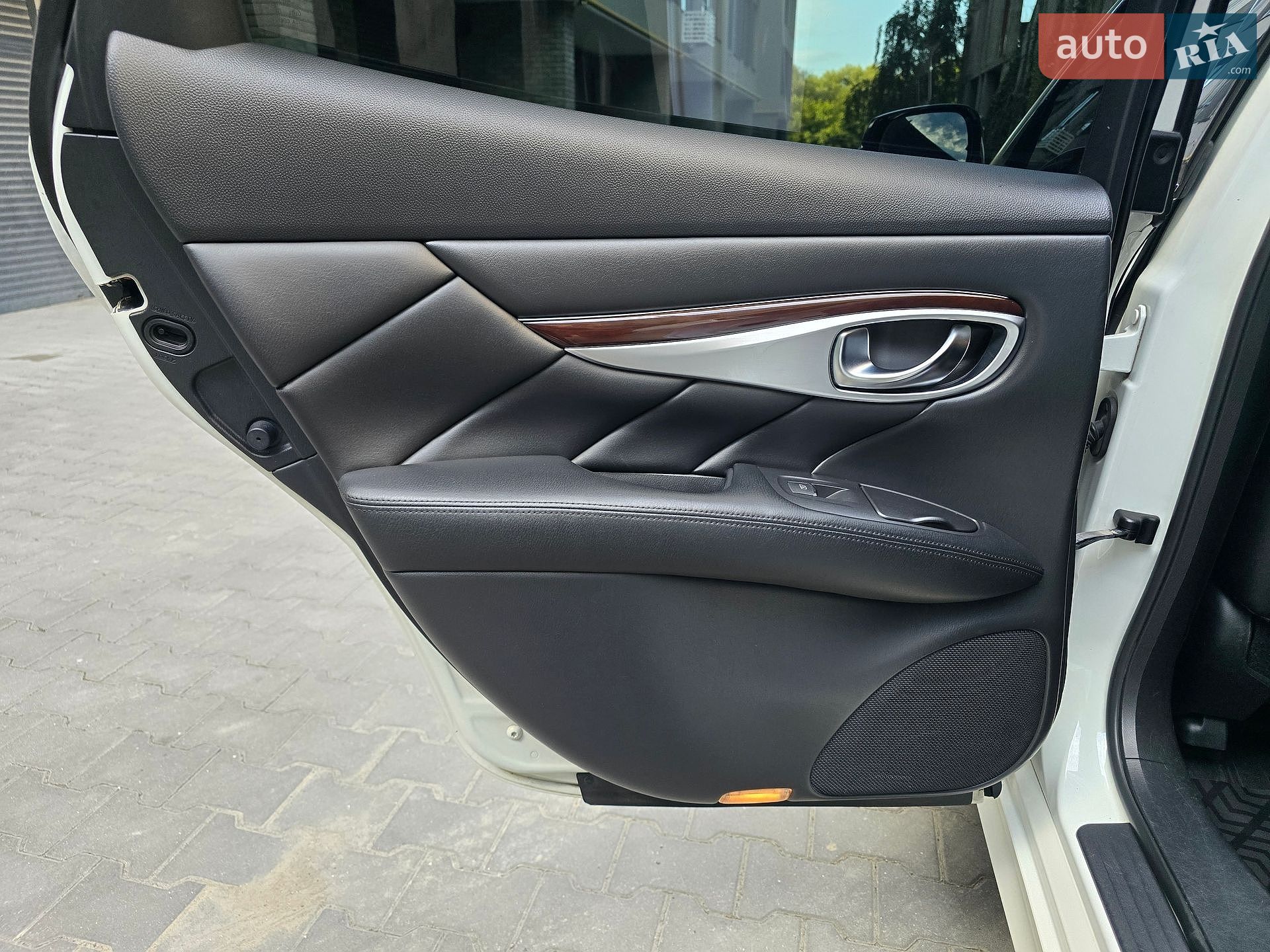 Infiniti Q70 2017 VIN JN1BCAY51U0770351 фото оголошення 43 з 67