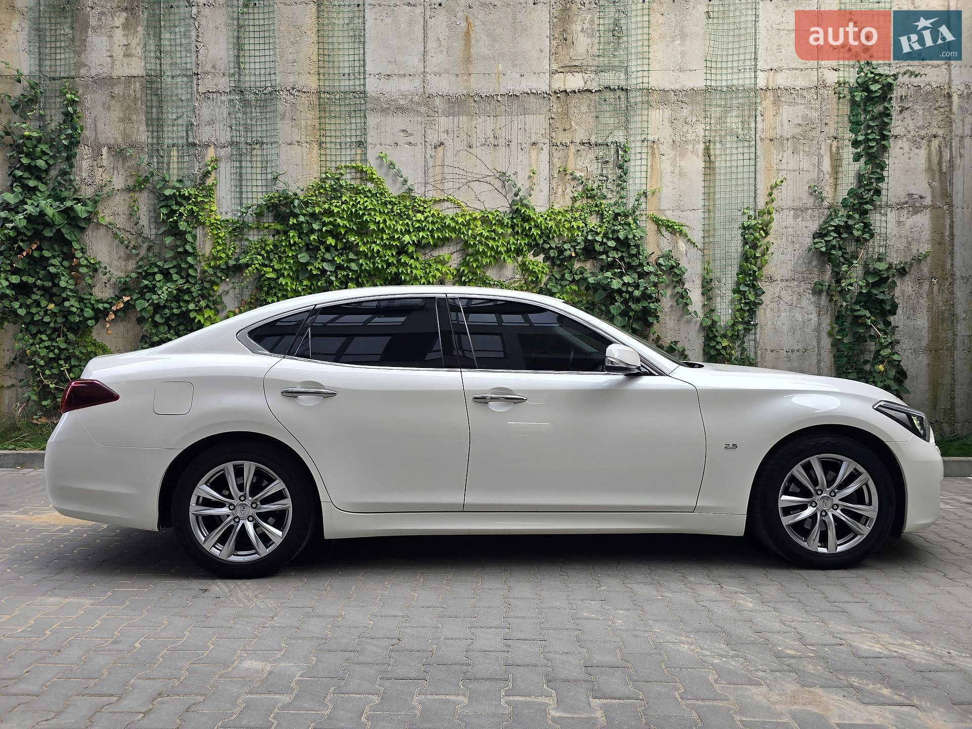 Infiniti Q70 2017 VIN JN1BCAY51U0770351 фото оголошення 10 з 67