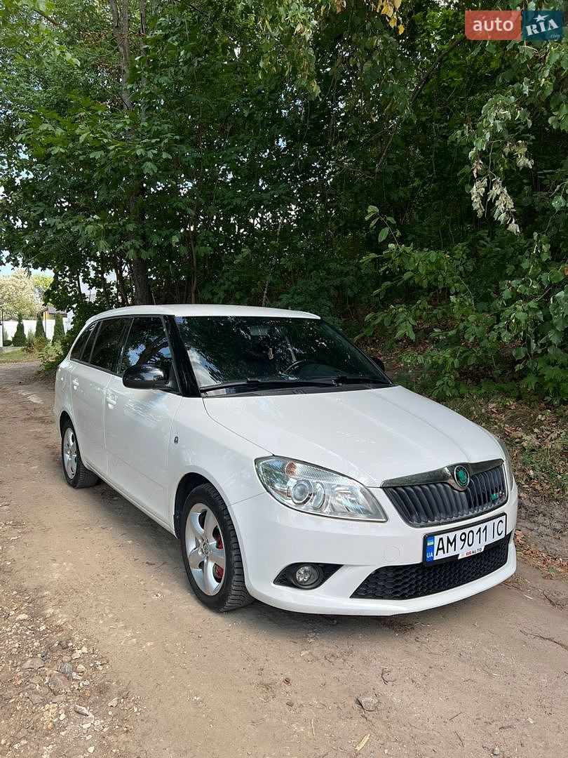 Skoda Fabia 2011 VIN TMBJP65J0C3037833 фото оголошення 2 з 32