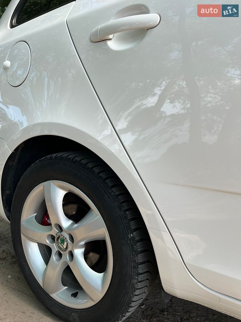 Skoda Fabia 2011 VIN TMBJP65J0C3037833 фото оголошення 4 з 32