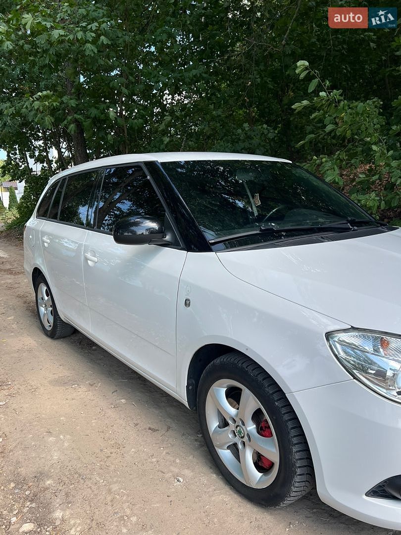 Skoda Fabia 2011 VIN TMBJP65J0C3037833 фото оголошення 3 з 32