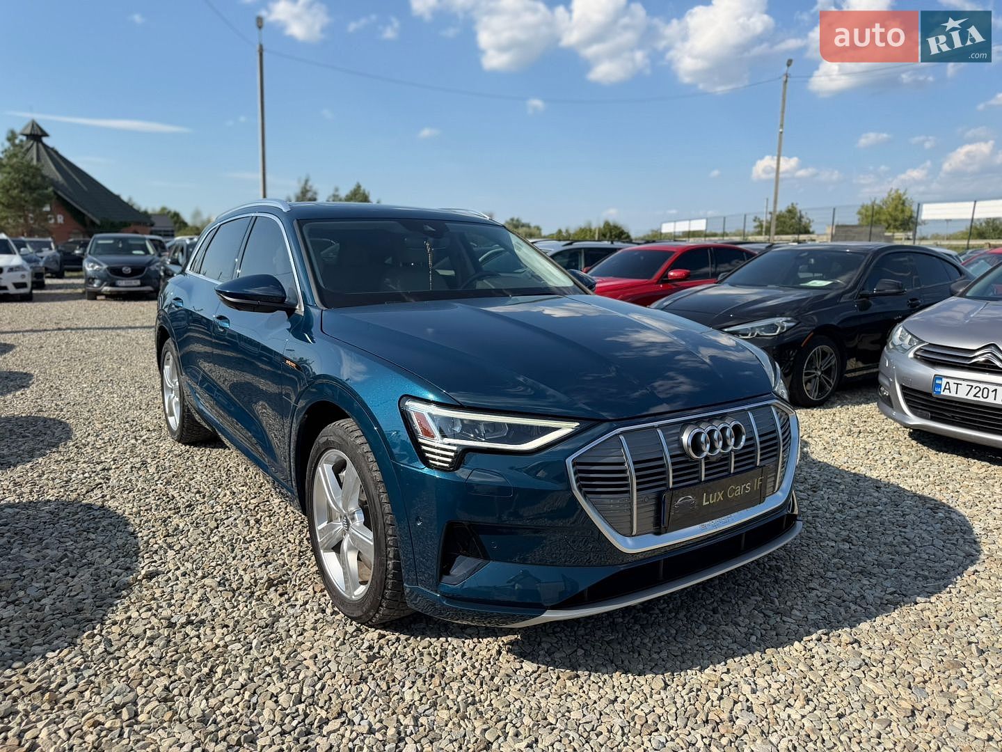 Audi e-tron 2019 VIN WA1LAAGE1KB008823 фото оголошення 2 з 48