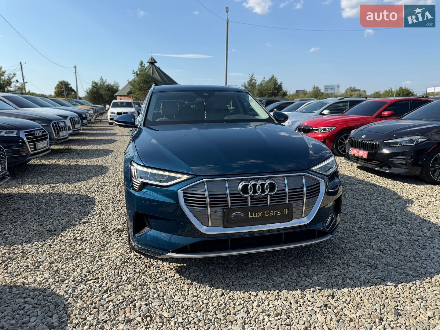 Audi e-tron 2019 VIN WA1LAAGE1KB008823 фото оголошення 4 з 48