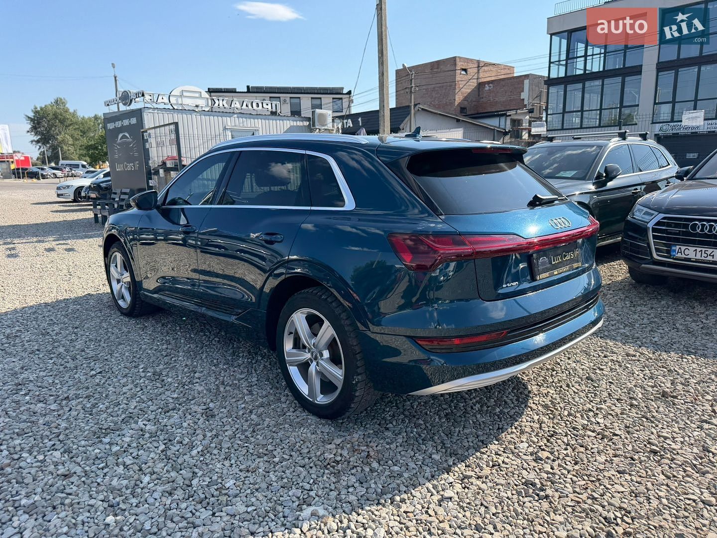 Audi e-tron 2019 VIN WA1LAAGE1KB008823 фото оголошення 12 з 48