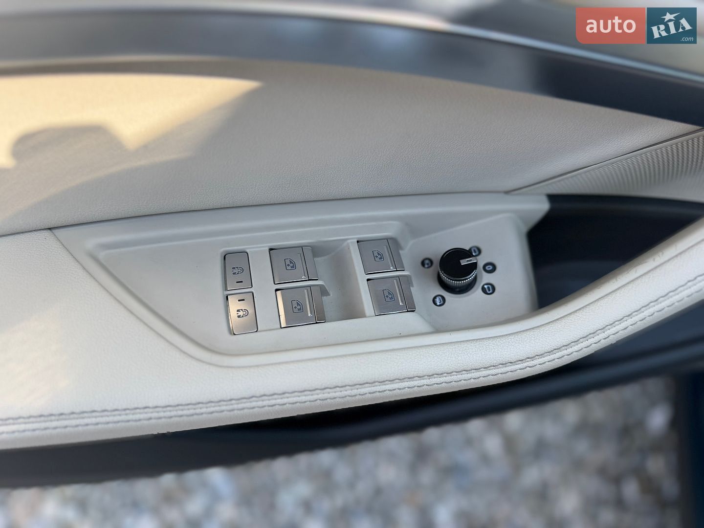 Audi e-tron 2019 VIN WA1LAAGE1KB008823 фото оголошення 21 з 48
