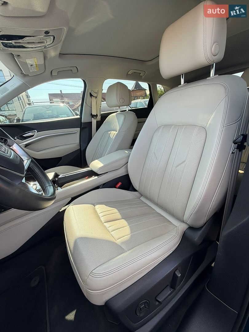 Audi e-tron 2019 VIN WA1LAAGE1KB008823 фото оголошення 24 з 48