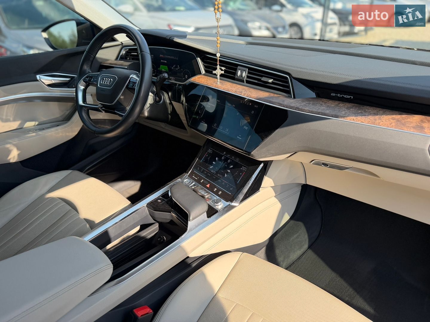 Audi e-tron 2019 VIN WA1LAAGE1KB008823 фото оголошення 36 з 48
