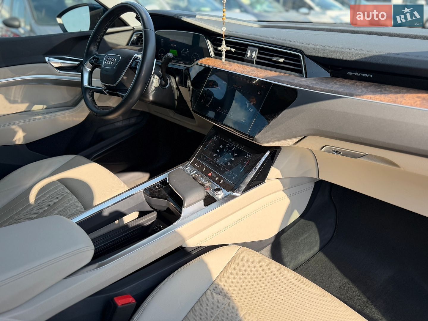 Audi e-tron 2019 VIN WA1LAAGE1KB008823 фото оголошення 37 з 48