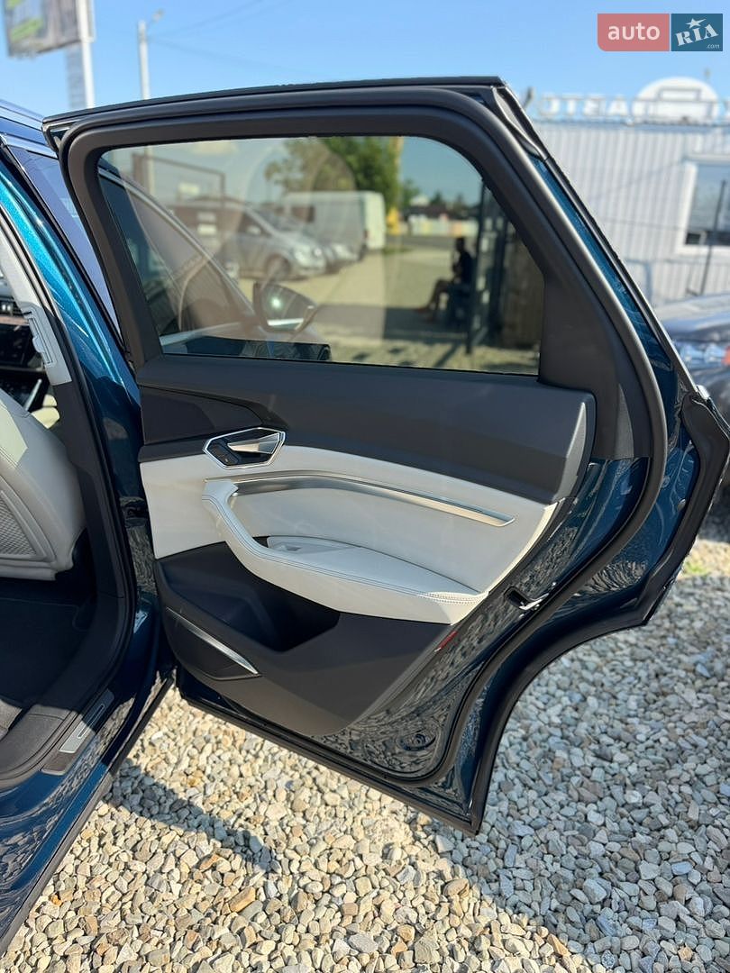 Audi e-tron 2019 VIN WA1LAAGE1KB008823 фото оголошення 41 з 48