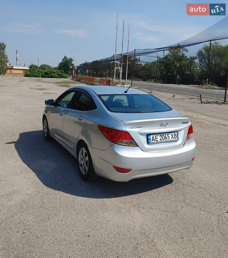Hyundai Accent 2011 VIN Z94CU41CBBR041921 фото оголошення 4 з 5