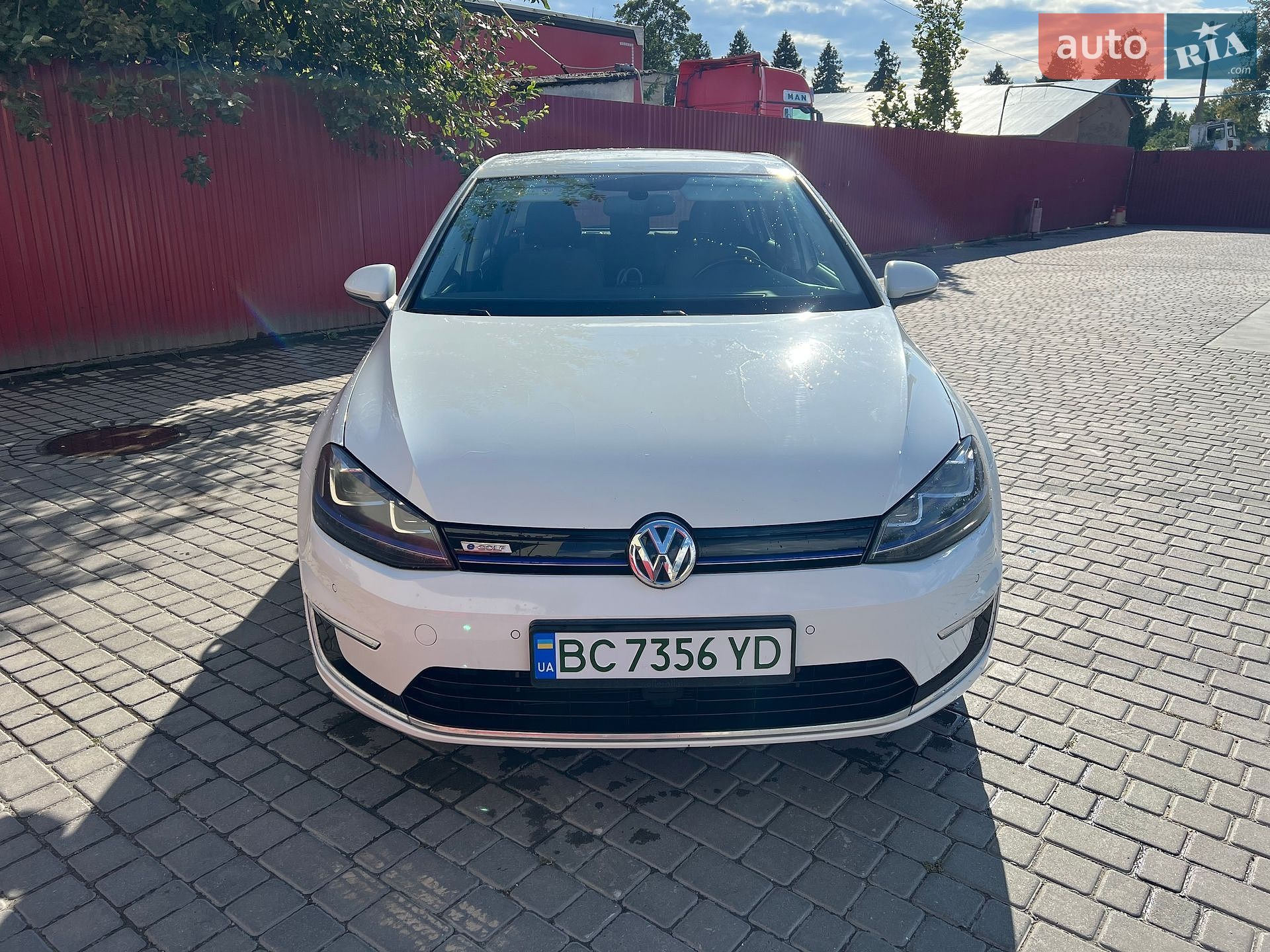 Volkswagen e-Golf 2014 VIN WVWZZZAUZFW900351 фото оголошення 2 з 8