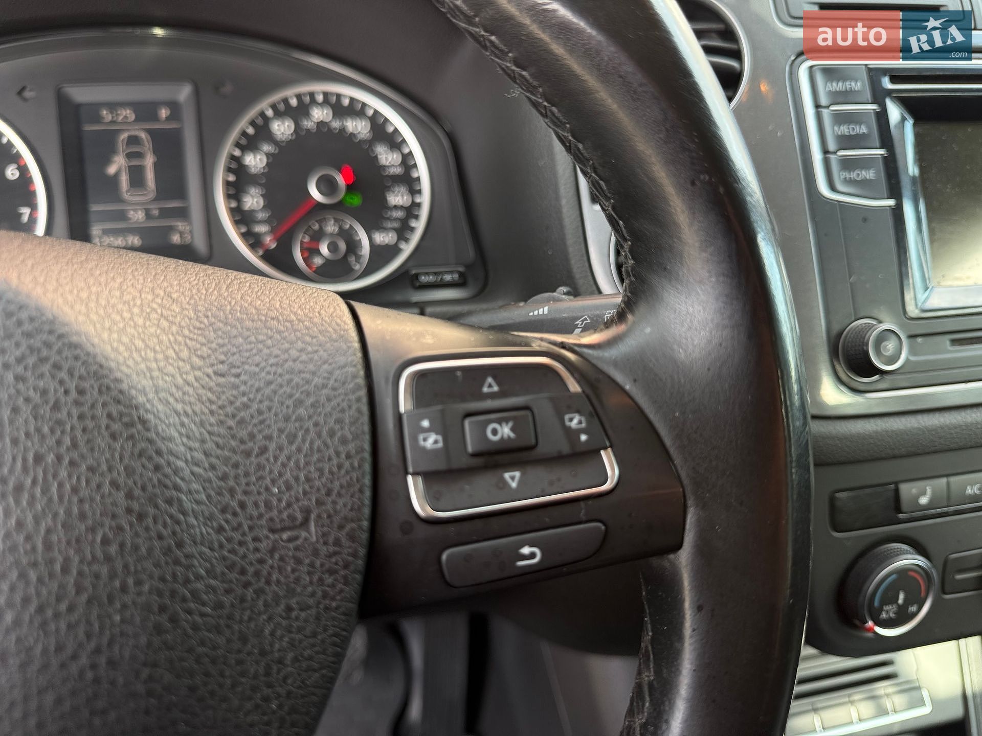 Volkswagen Tiguan 2016 VIN WVGBV7AX5GW522804 фото оголошення 34 з 56