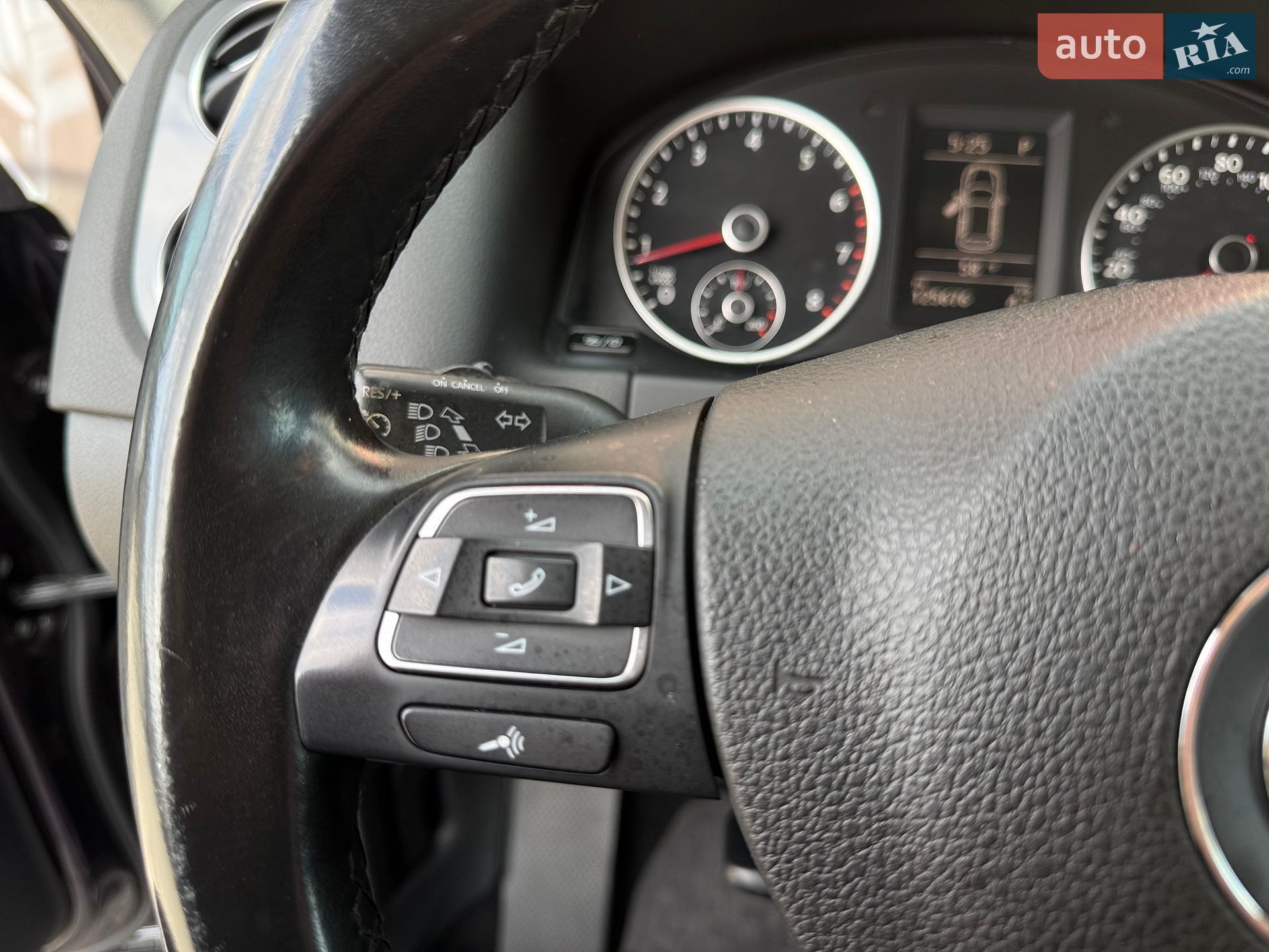 Volkswagen Tiguan 2016 VIN WVGBV7AX5GW522804 фото оголошення 35 з 56