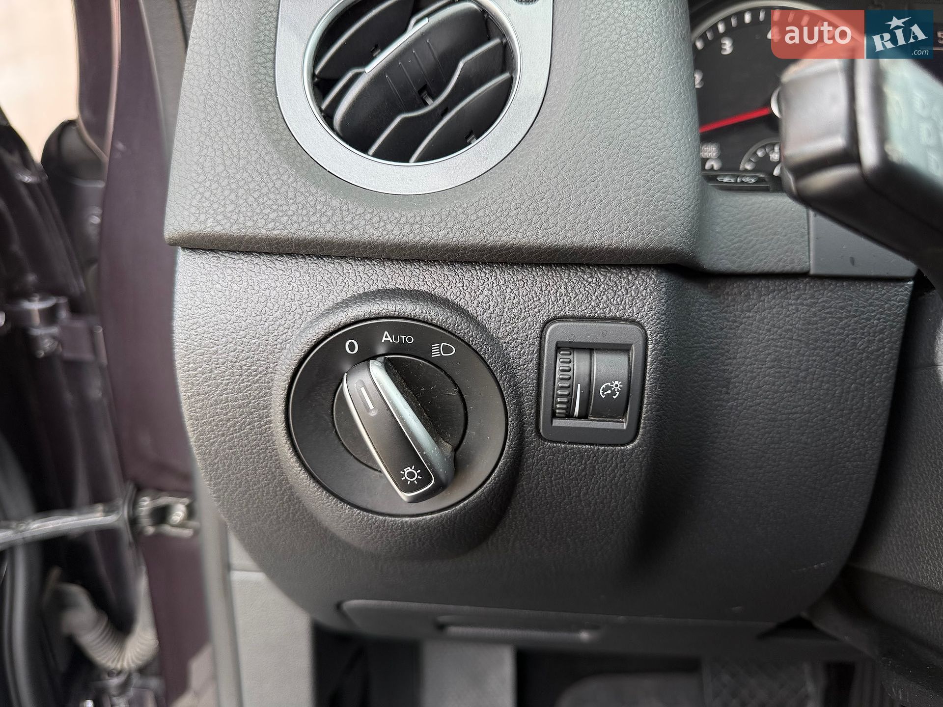 Volkswagen Tiguan 2016 VIN WVGBV7AX5GW522804 фото оголошення 36 з 56