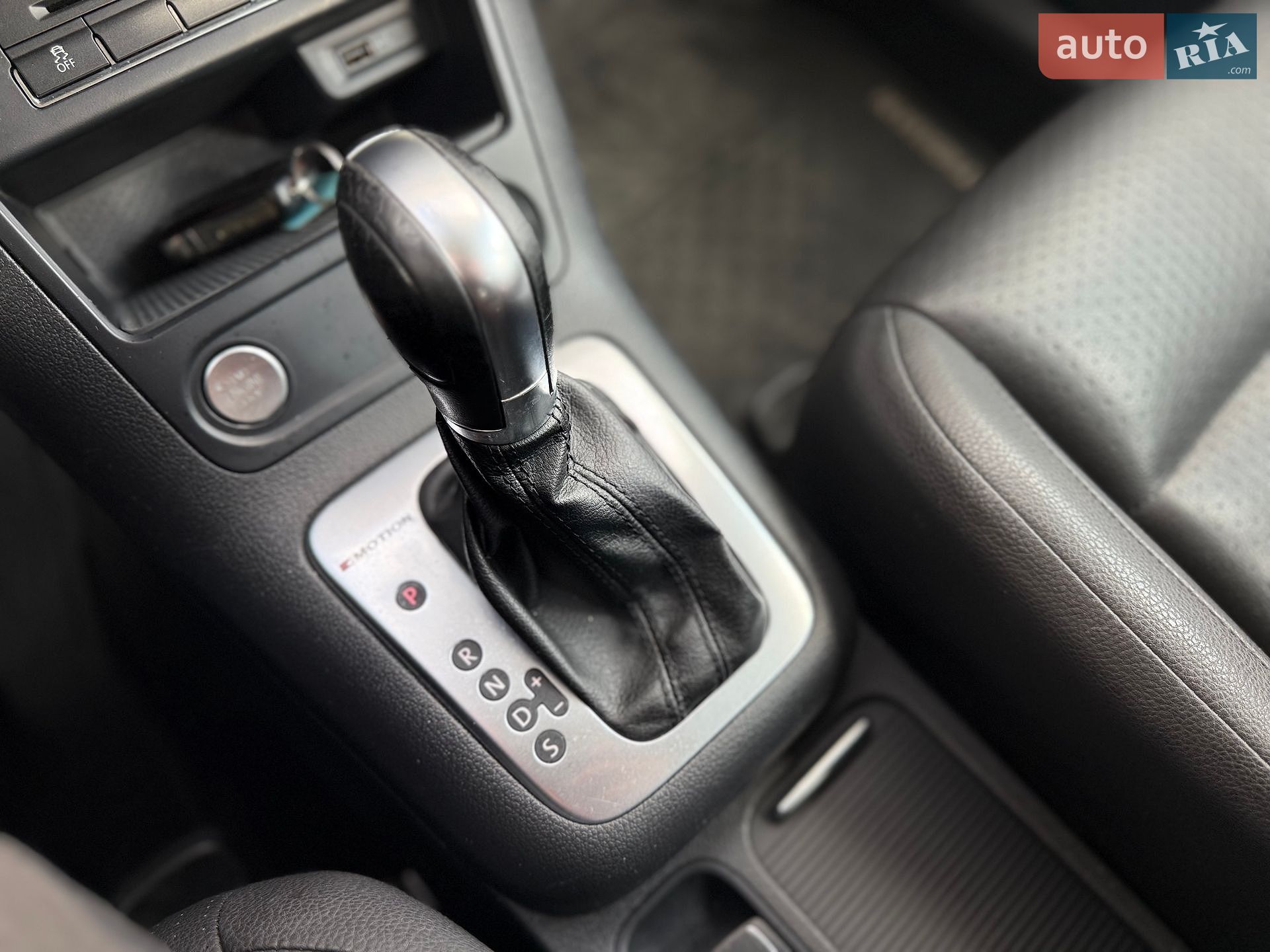 Volkswagen Tiguan 2016 VIN WVGBV7AX5GW522804 фото оголошення 38 з 56