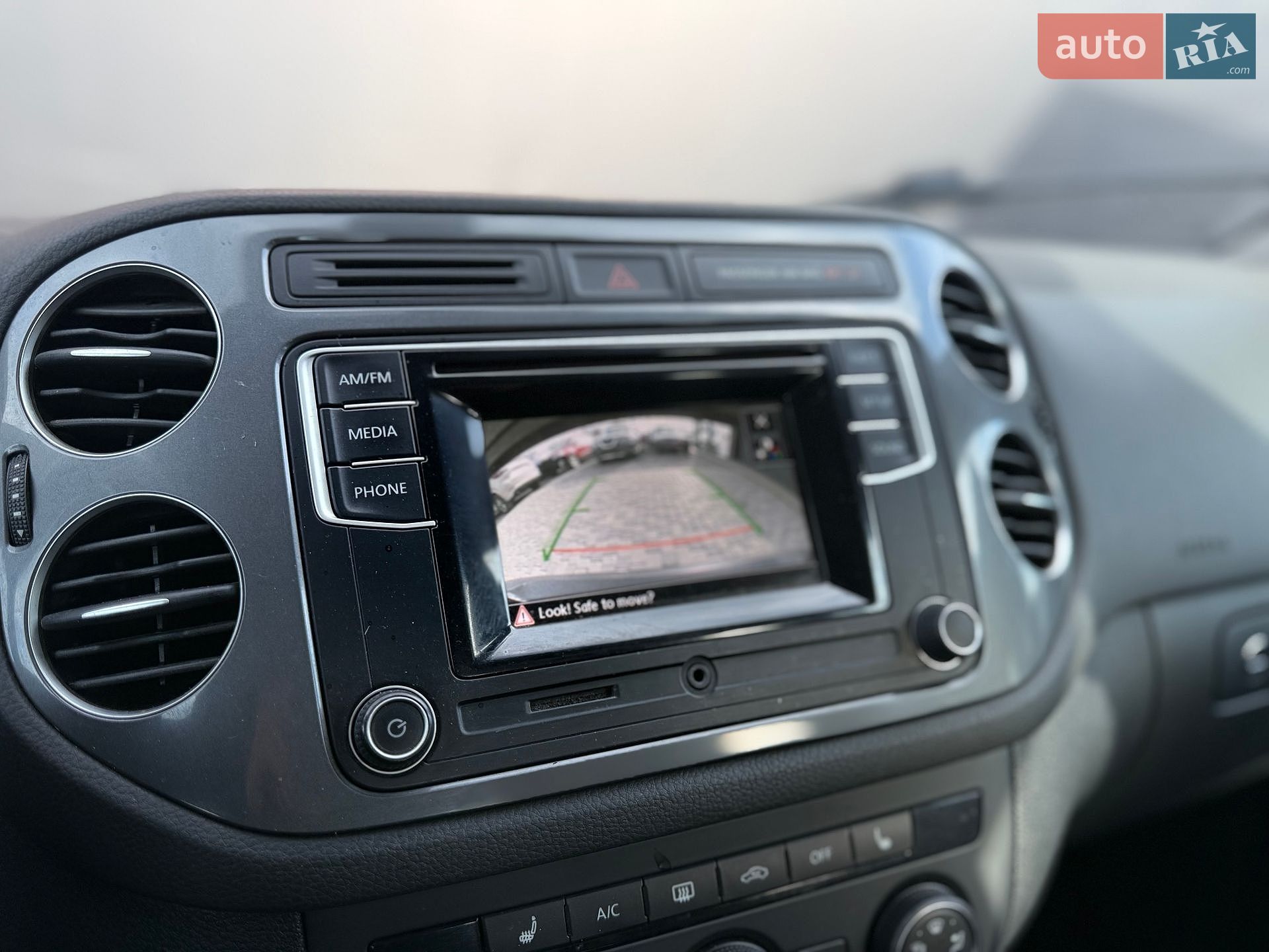 Volkswagen Tiguan 2016 VIN WVGBV7AX5GW522804 фото оголошення 40 з 56