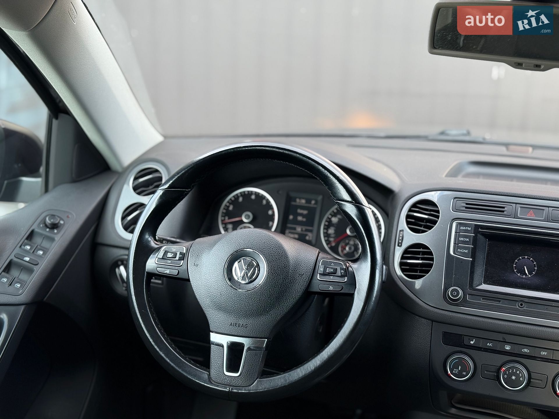 Volkswagen Tiguan 2016 VIN WVGBV7AX5GW522804 фото оголошення 53 з 56