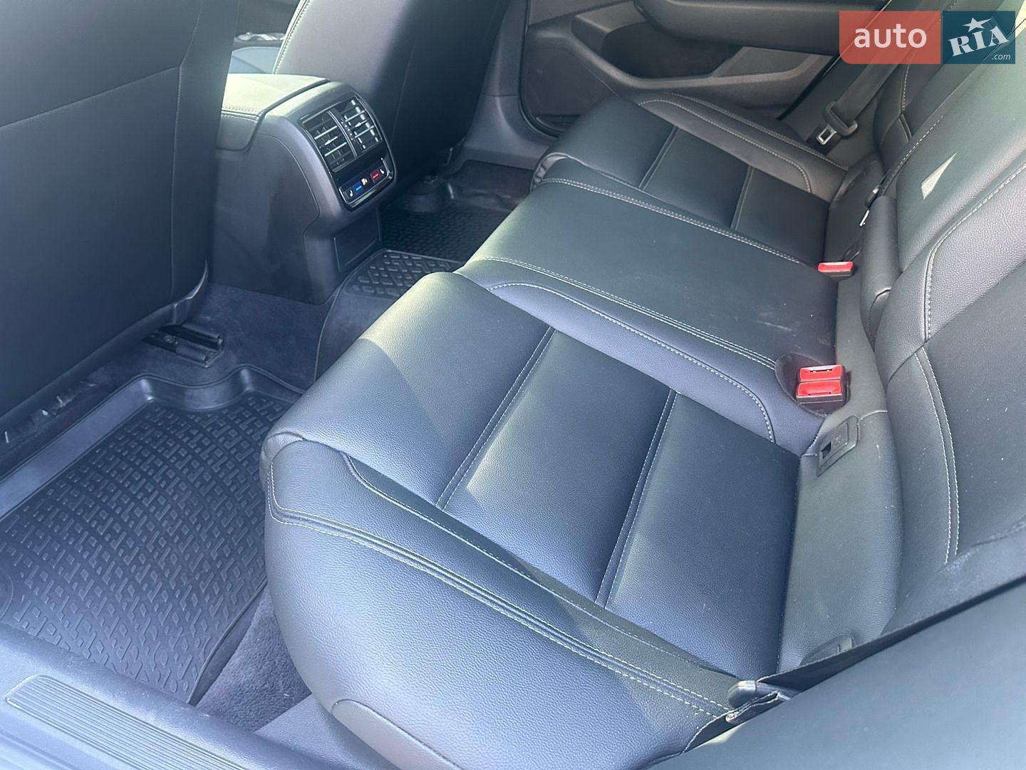 Volkswagen Passat 2016 VIN WVWZZZ3CZHE064517 фото оголошення 10 з 16