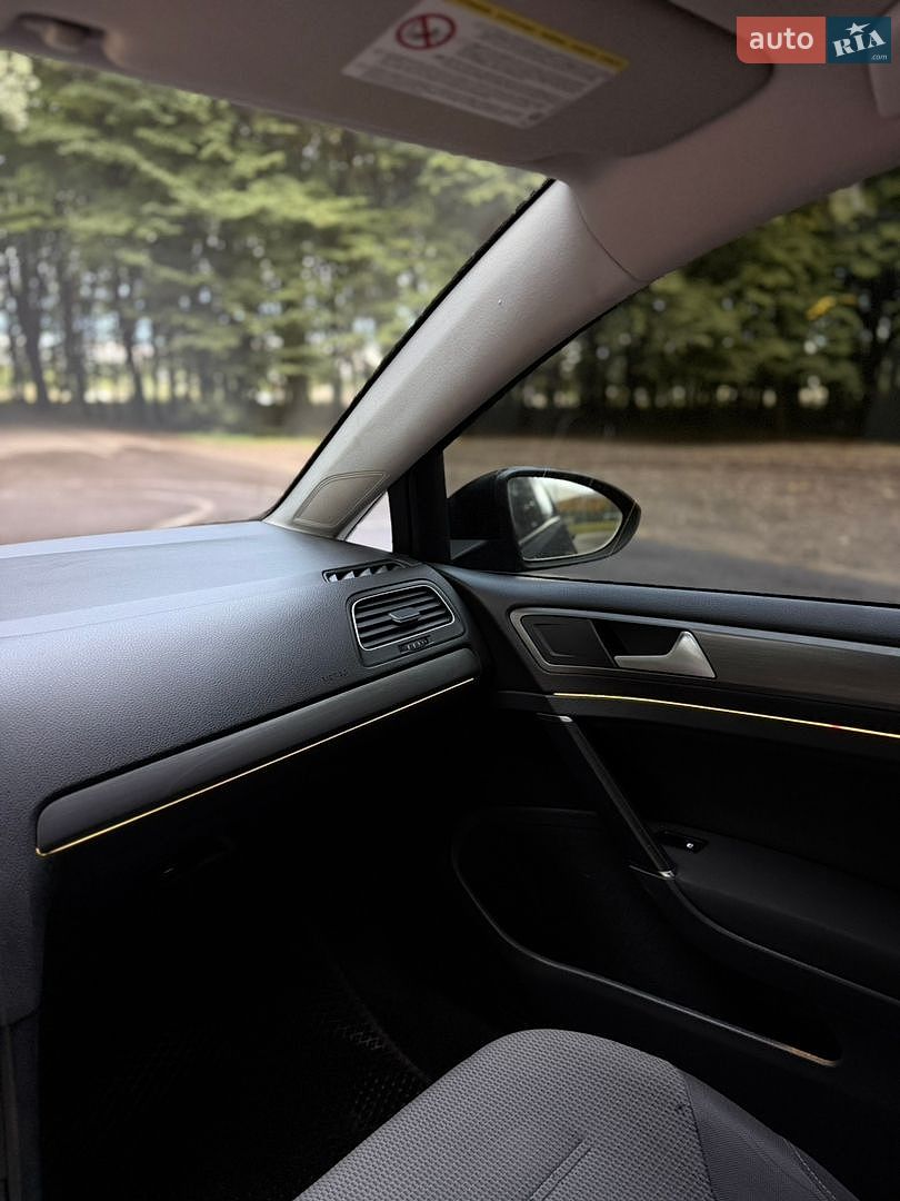 Volkswagen Golf 2013 VIN WVWZZZAUZEW005571 фото оголошення 32 з 47