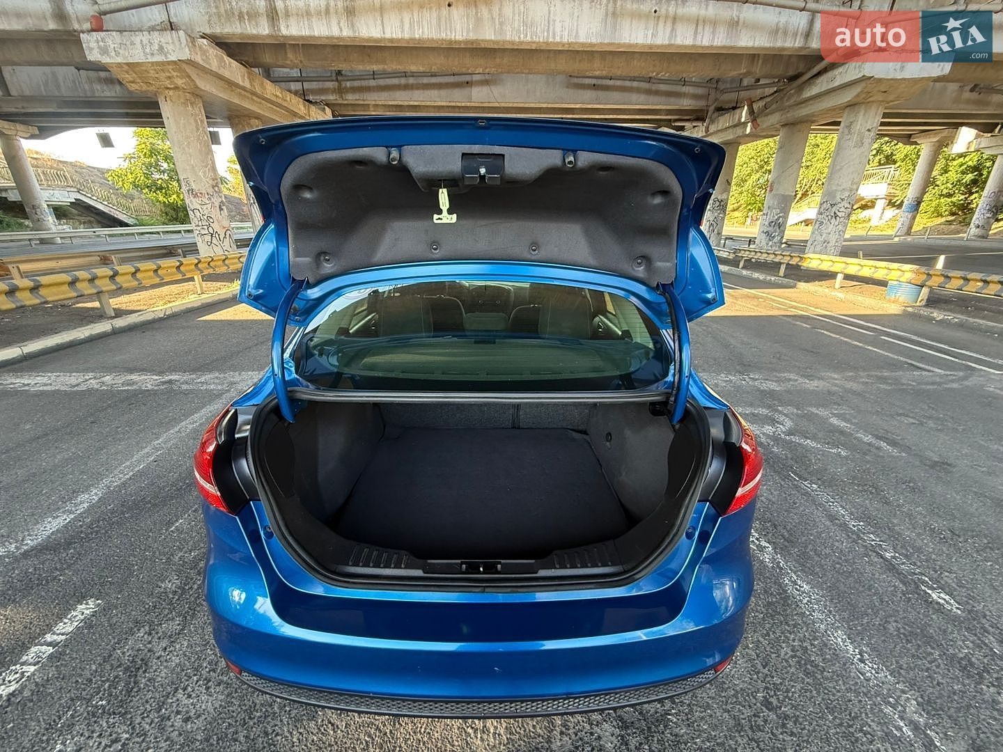 Ford Focus 2018 VIN 1FADP3FEXJL303794 фото оголошення 41 з 79