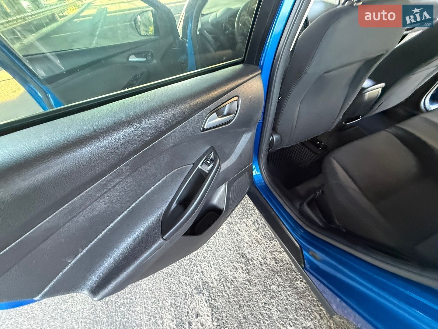 Ford Focus 2018 VIN 1FADP3FEXJL303794 фото оголошення 46 з 79