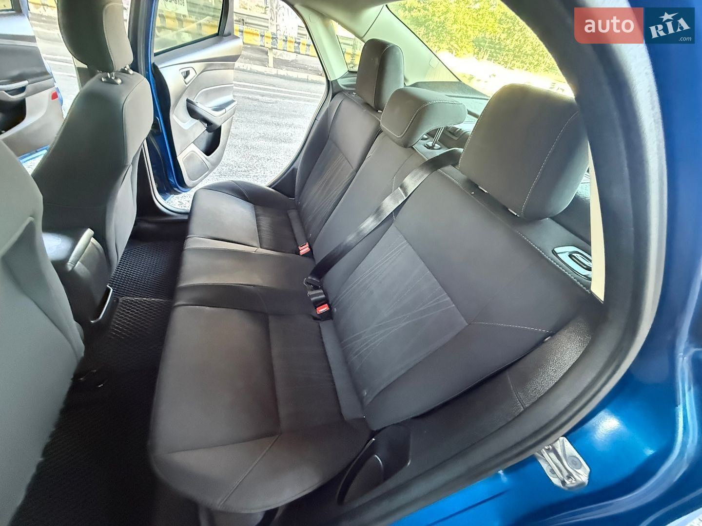 Ford Focus 2018 VIN 1FADP3FEXJL303794 фото оголошення 48 з 79