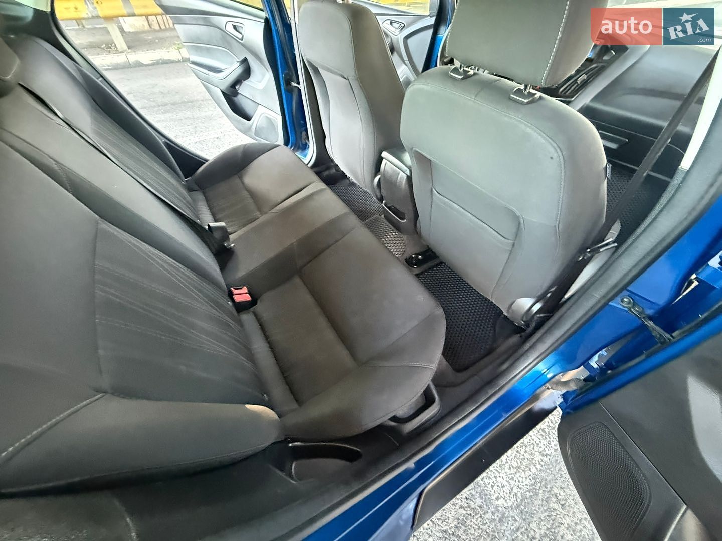 Ford Focus 2018 VIN 1FADP3FEXJL303794 фото оголошення 53 з 79