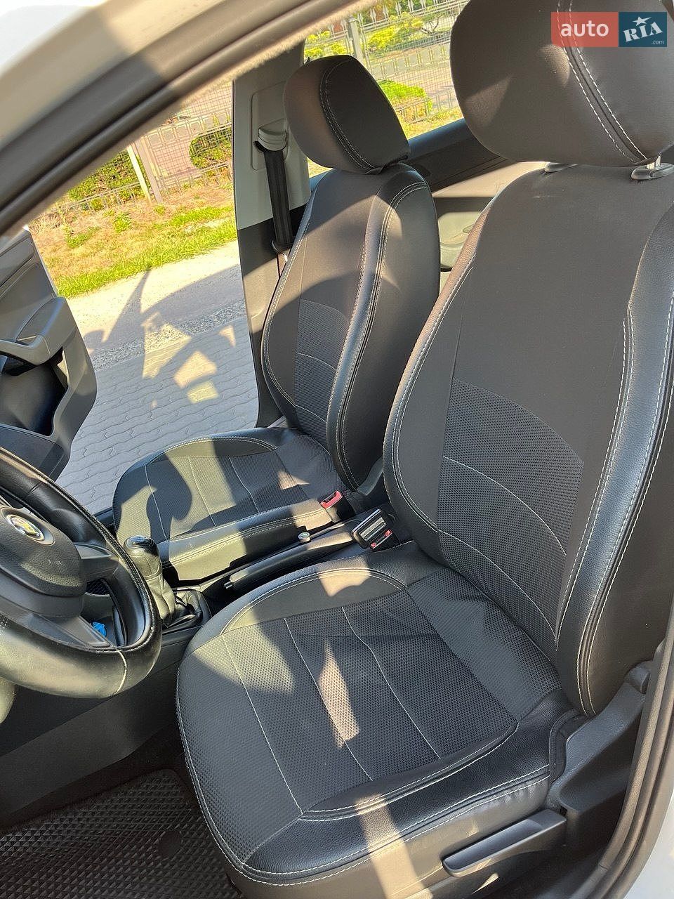 Skoda Rapid 2015 VIN TMBEJ6NH7F4551449 фото оголошення 4 з 11
