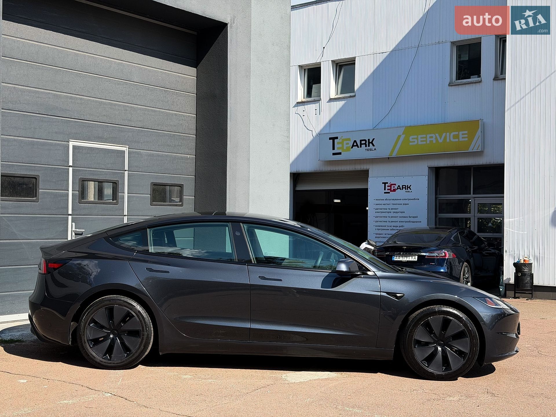 Tesla Model 3 2024 VIN 5YJ3E1EA2RF743280 фото оголошення 11 з 30