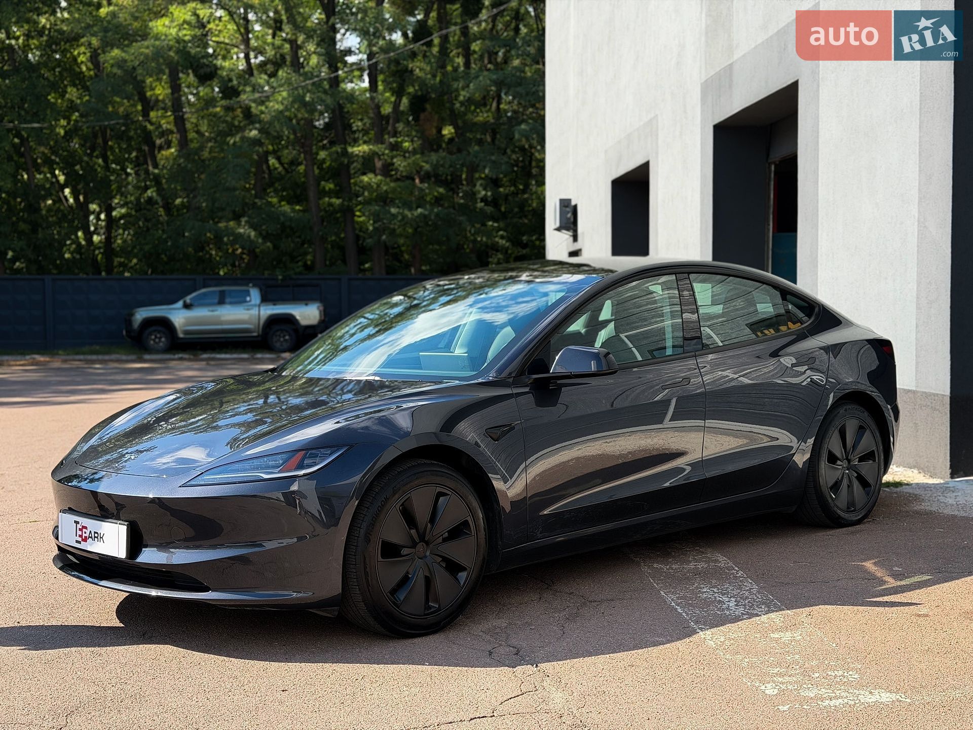 Tesla Model 3 2024 VIN 5YJ3E1EA2RF743280 фото оголошення 4 з 30