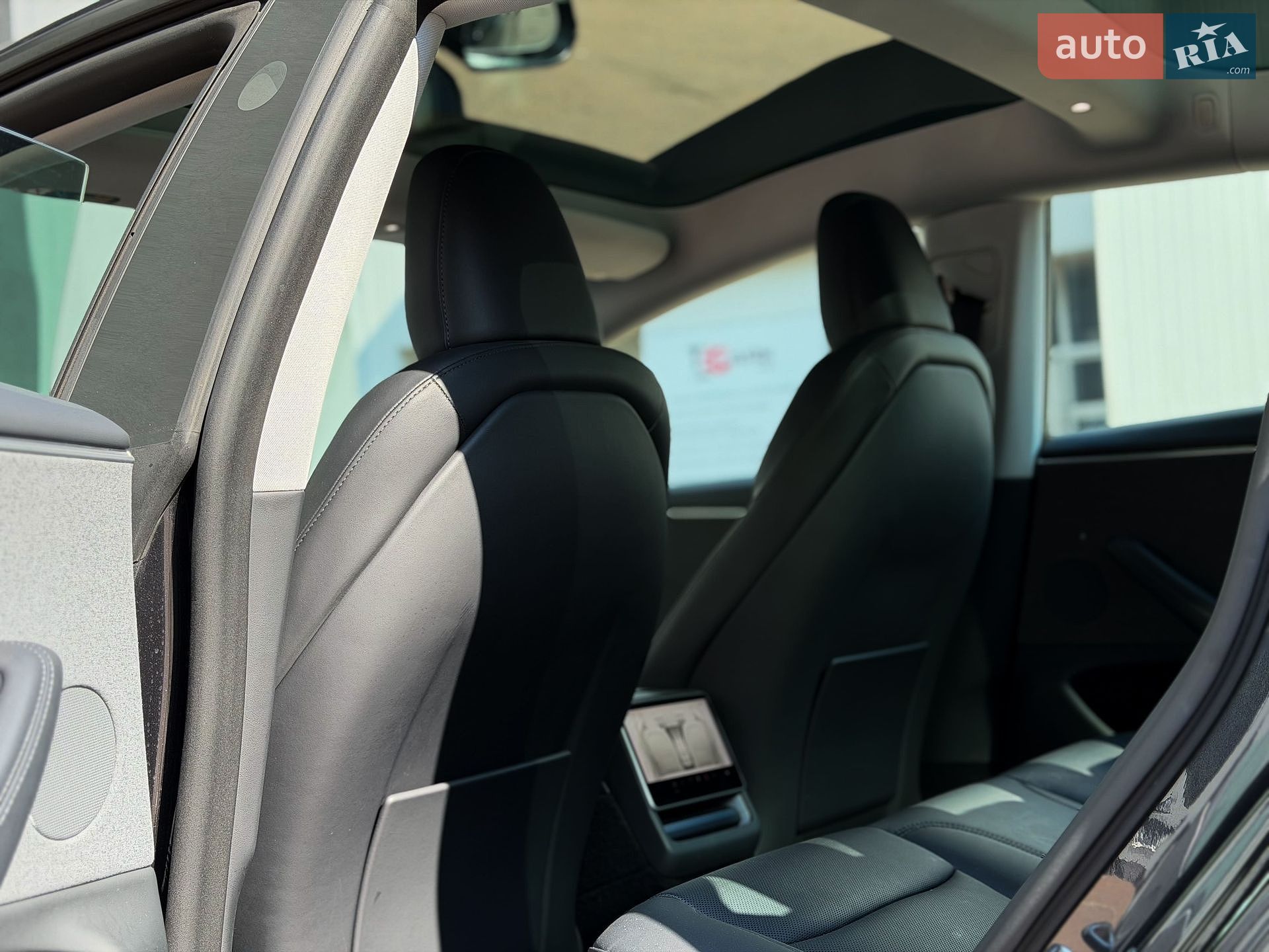 Tesla Model 3 2024 VIN 5YJ3E1EA2RF743280 фото оголошення 17 з 30