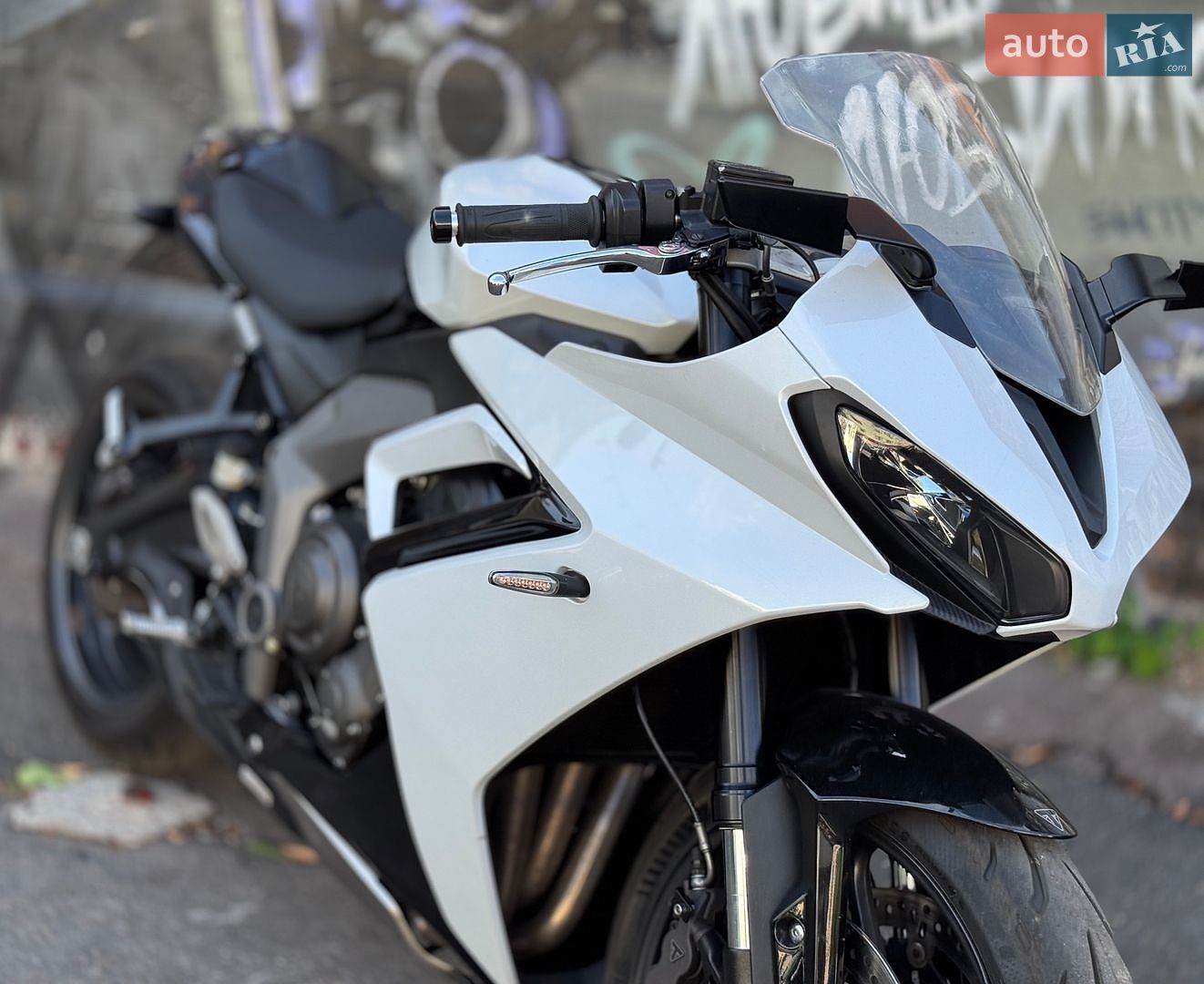 TRIUMPH DAYTONA 660 2024 VIN SMTL23UF7STBW5959 фото оголошення 2 з 15