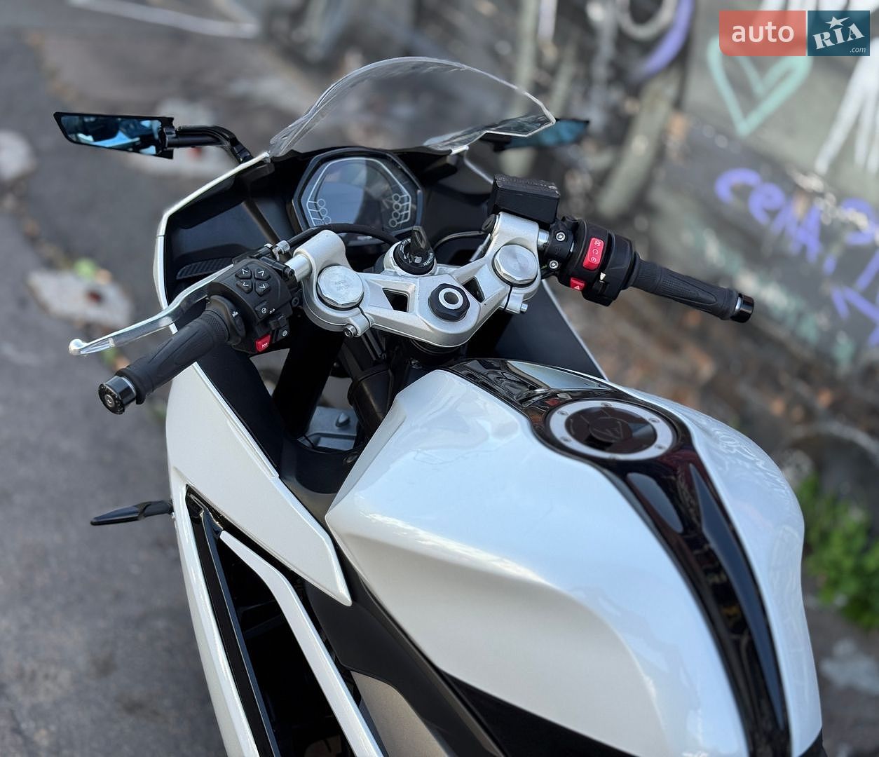 TRIUMPH DAYTONA 660 2024 VIN SMTL23UF7STBW5959 фото оголошення 6 з 15