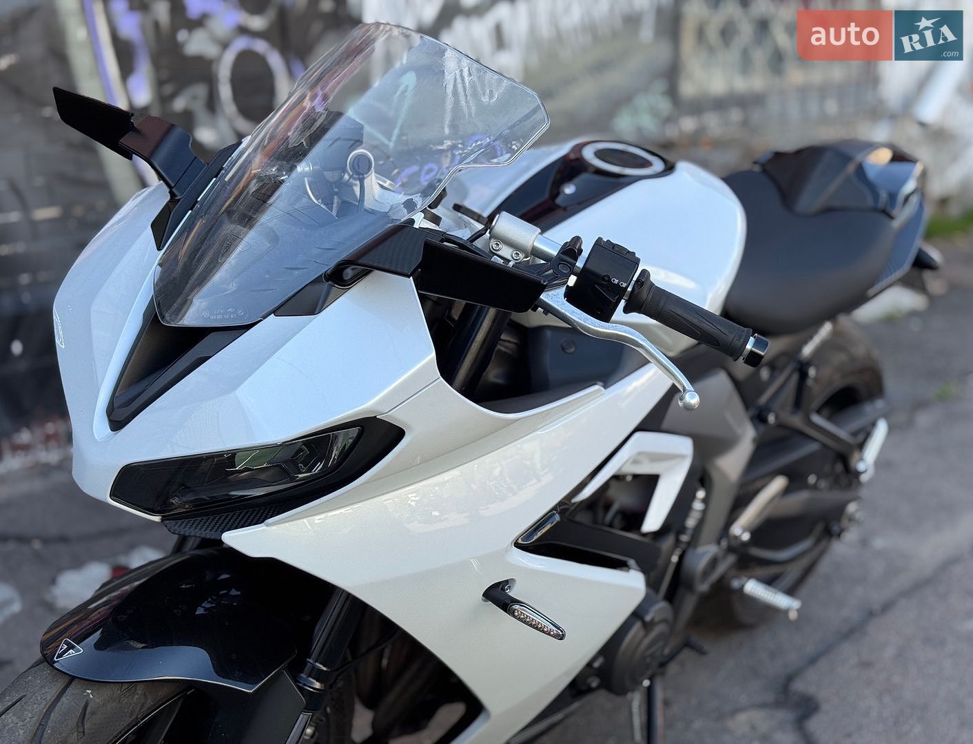 TRIUMPH DAYTONA 660 2024 VIN SMTL23UF7STBW5959 фото оголошення 10 з 15