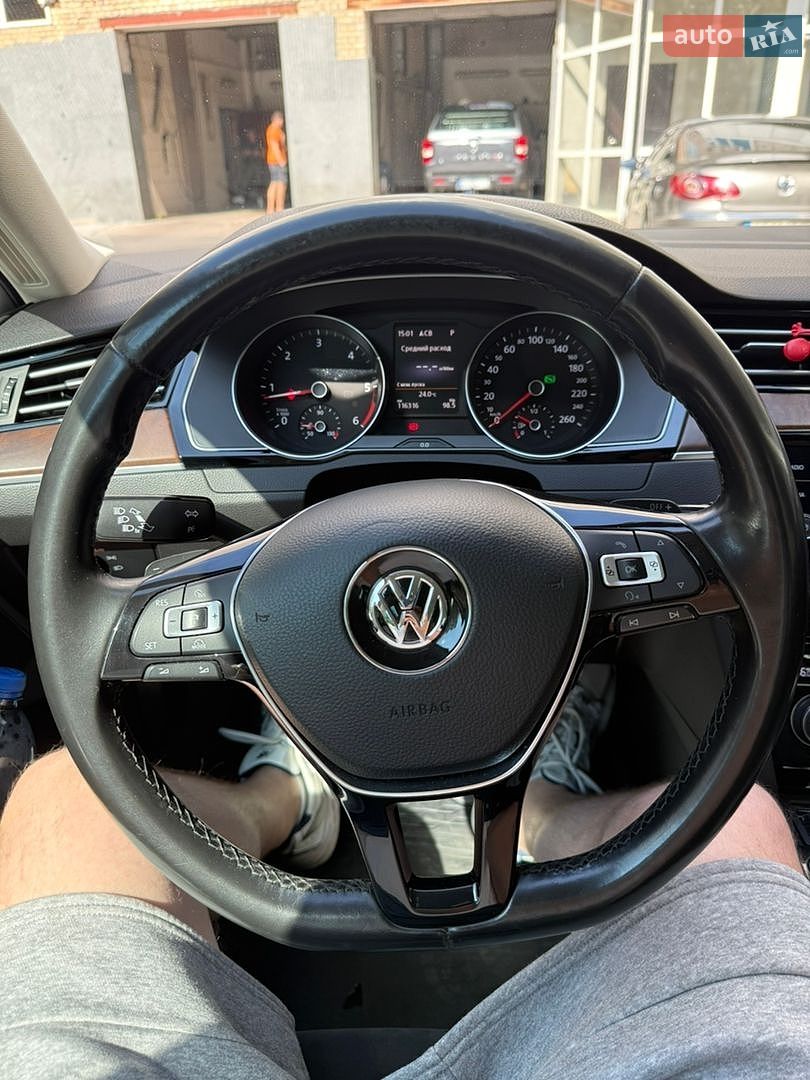 Volkswagen Passat 2016 VIN WVWZZZ3CZGE184923 фото оголошення 10 з 30