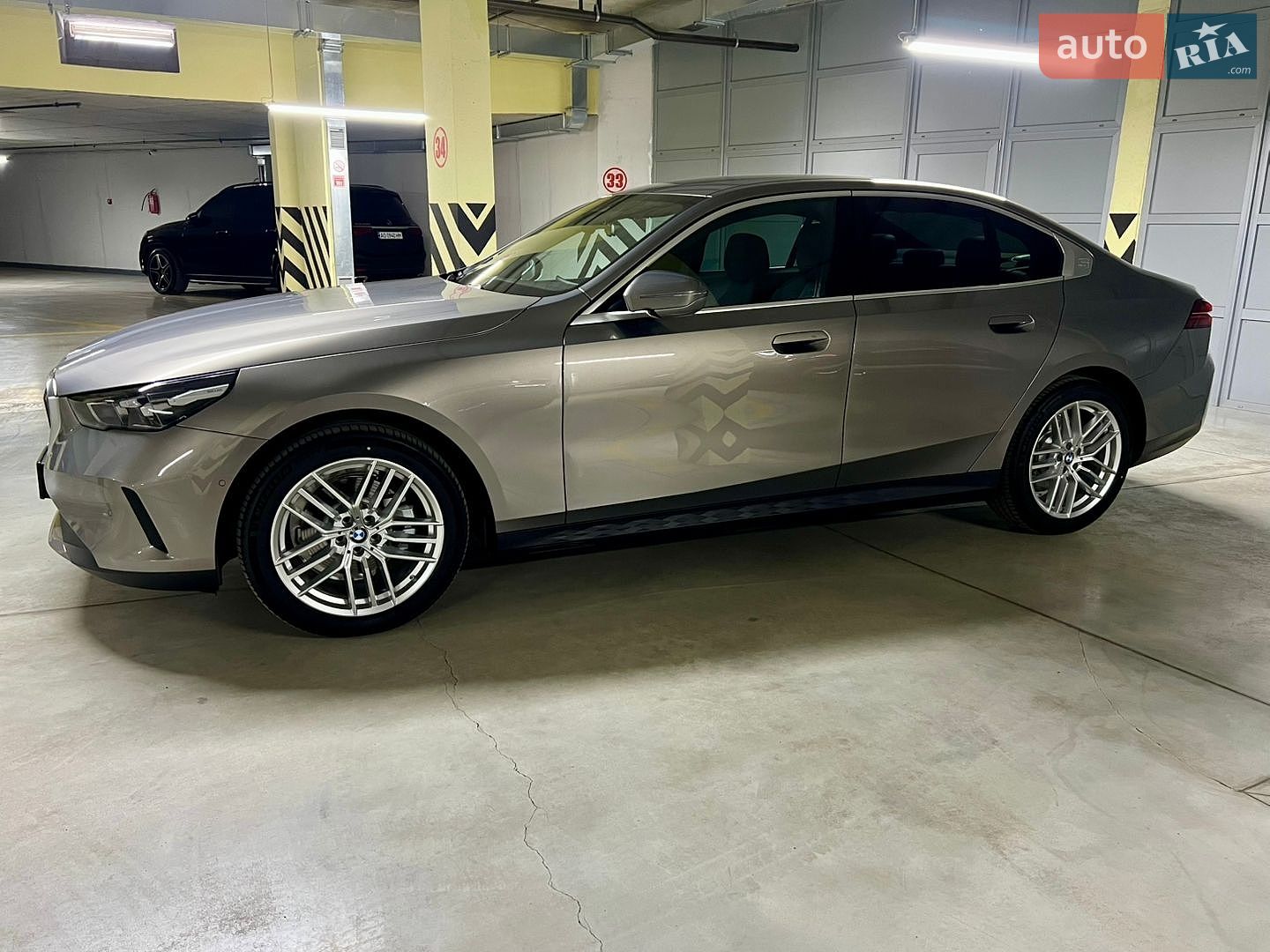 BMW 5 Series 2025 VIN WBA11FJ030CV74042 фото оголошення 3 з 24
