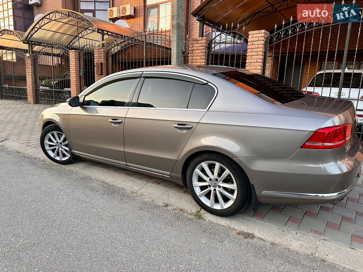 Volkswagen Passat 2011 VIN WVWZZZ3CZCP034434 фото оголошення 4 з 14