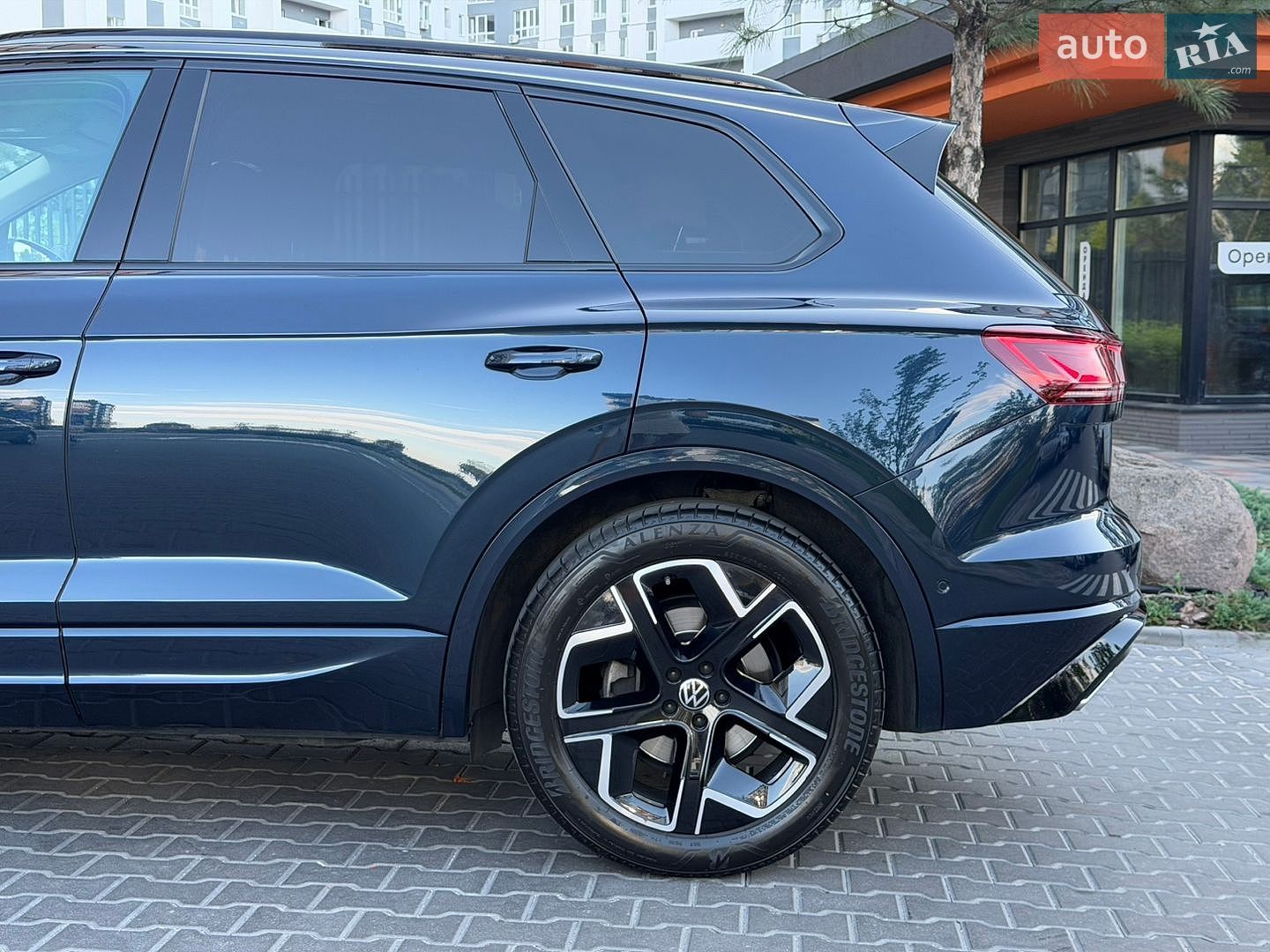 Volkswagen Touareg 2023 VIN WVGZZZCR2RD011966 фото оголошення 8 з 106