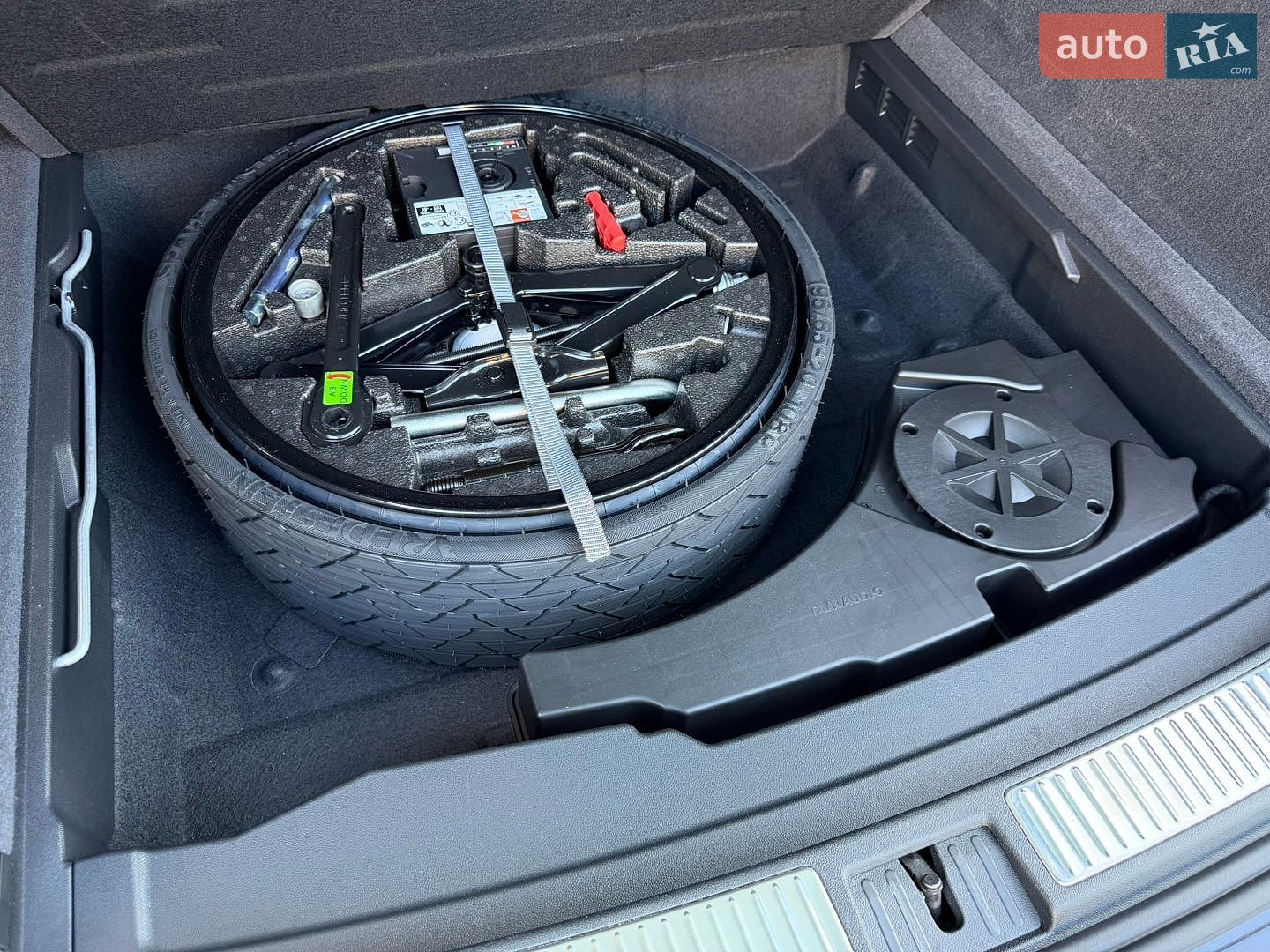 Volkswagen Touareg 2023 VIN WVGZZZCR2RD011966 фото оголошення 100 з 106