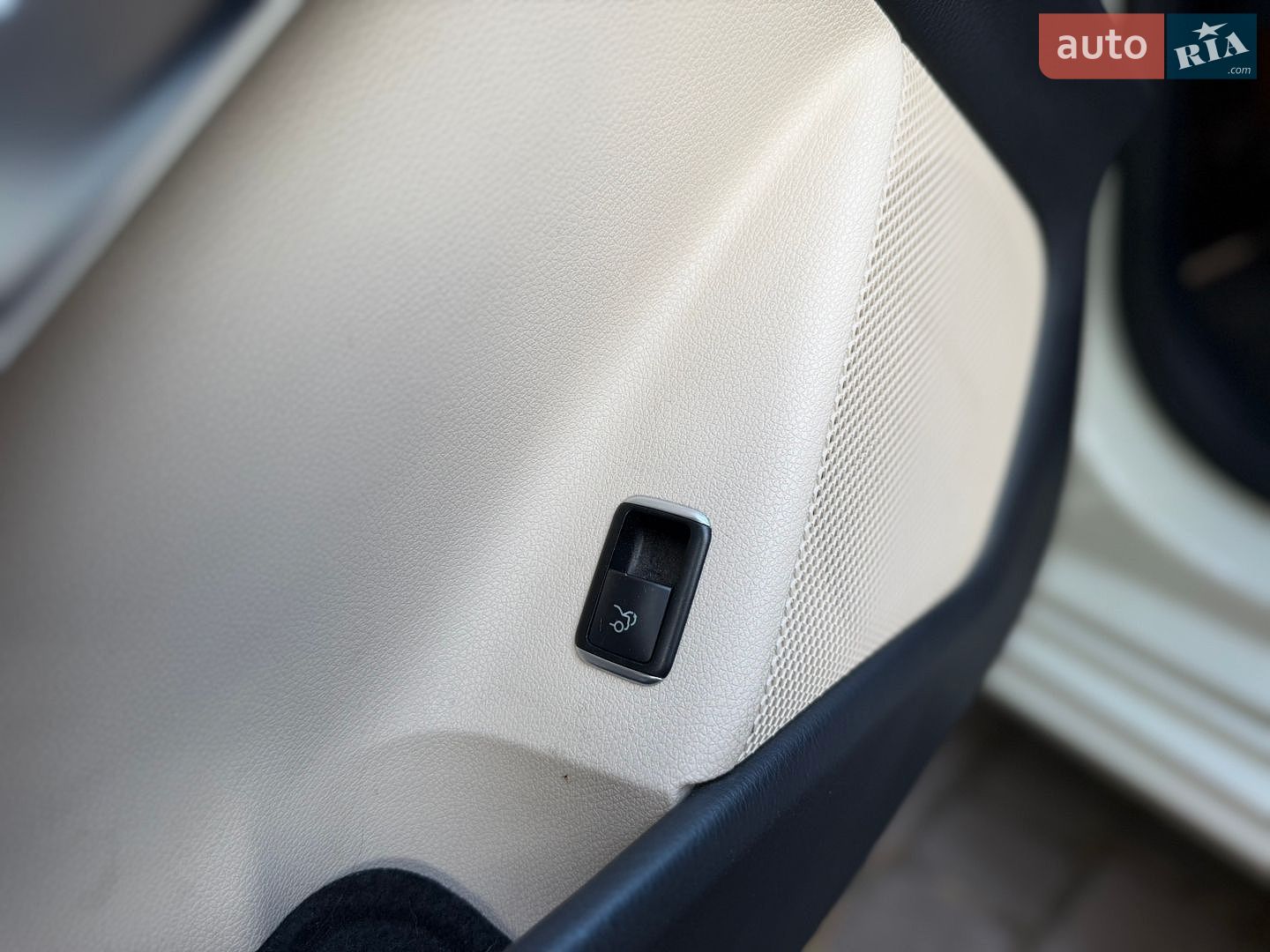 Mercedes-Benz CLA-Class 2017 VIN WDDSJ4EB0HN427772 фото оголошення 19 з 53