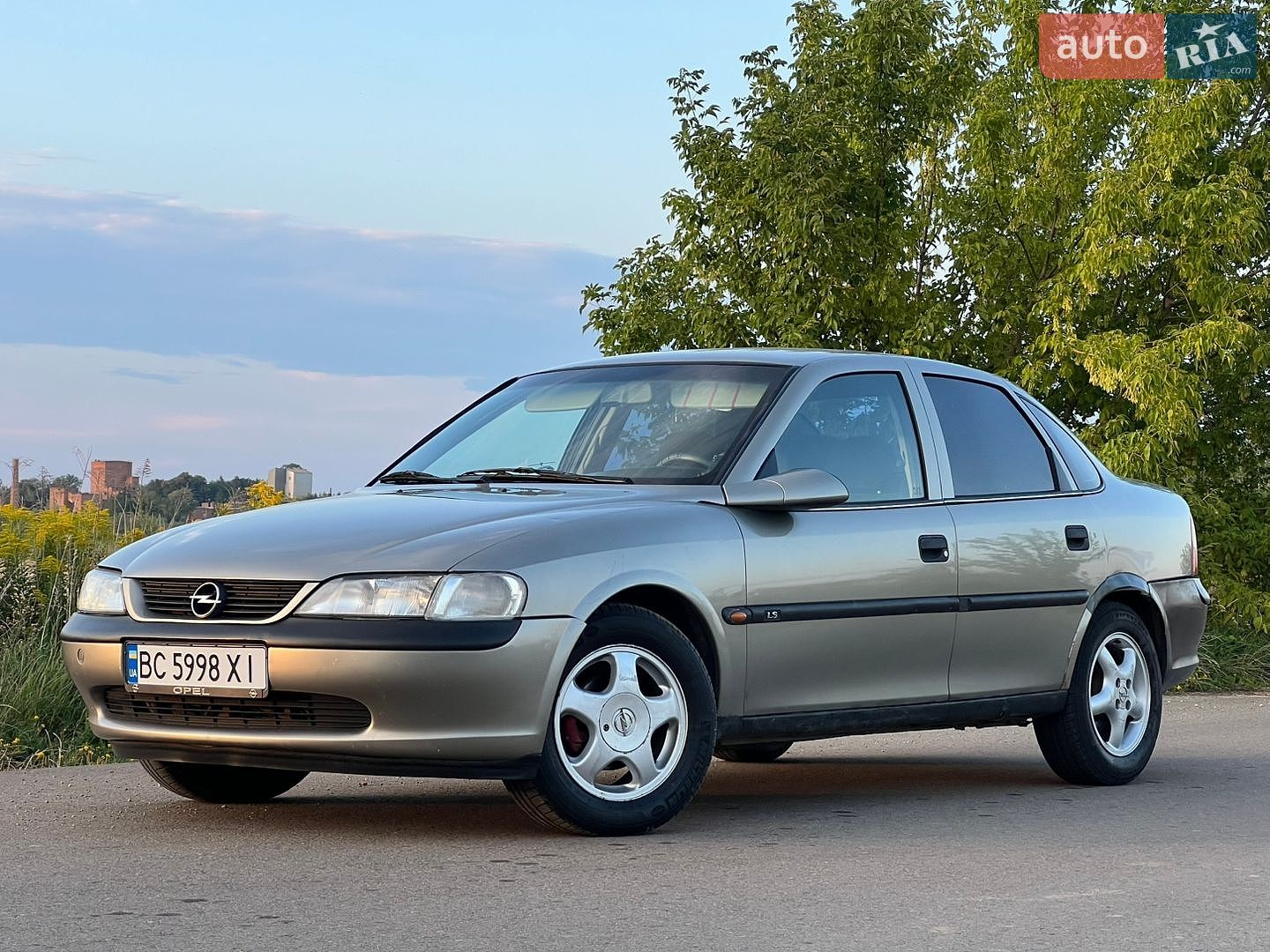 Opel Vectra 1998 VIN W0L0JBF19W1078745 фото оголошення 2 з 20