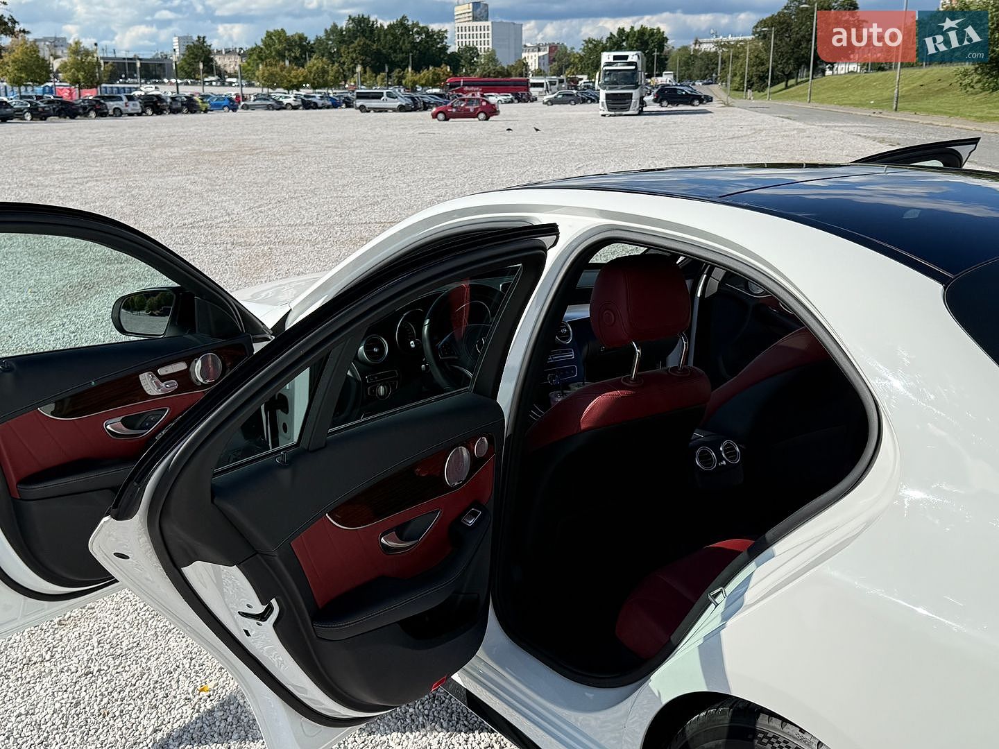 Mercedes-Benz C-Class 2016 VIN 55SWF6EB6HU193708 фото оголошення 11 з 19