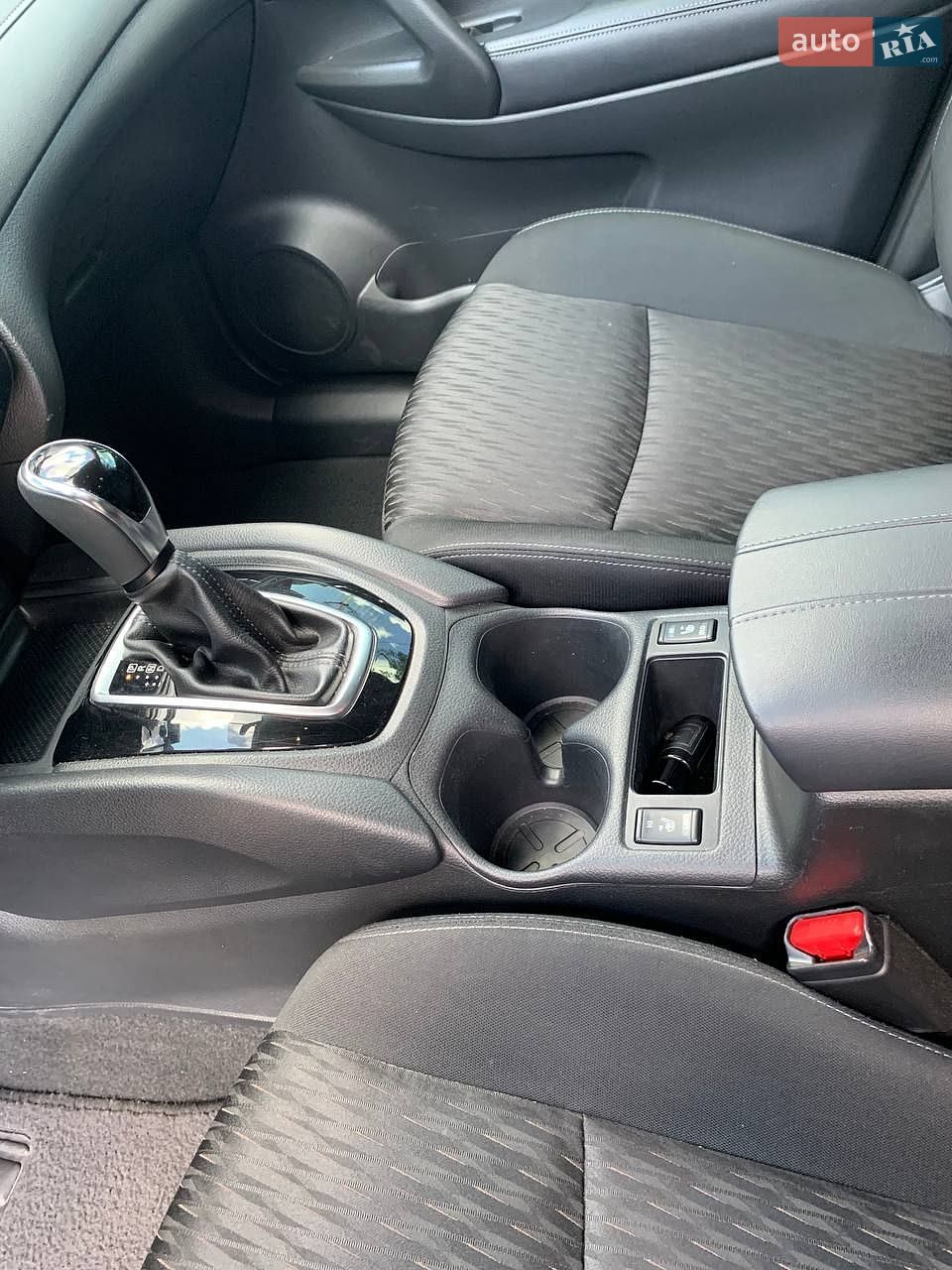 Nissan Rogue 2018 VIN KNMAT2MV5JP602950 фото оголошення 10 з 27