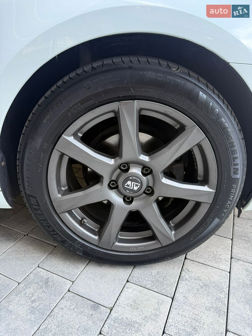 Skoda Octavia 2017 VIN TMBJG7NE8J0122328 фото оголошення 8 з 23