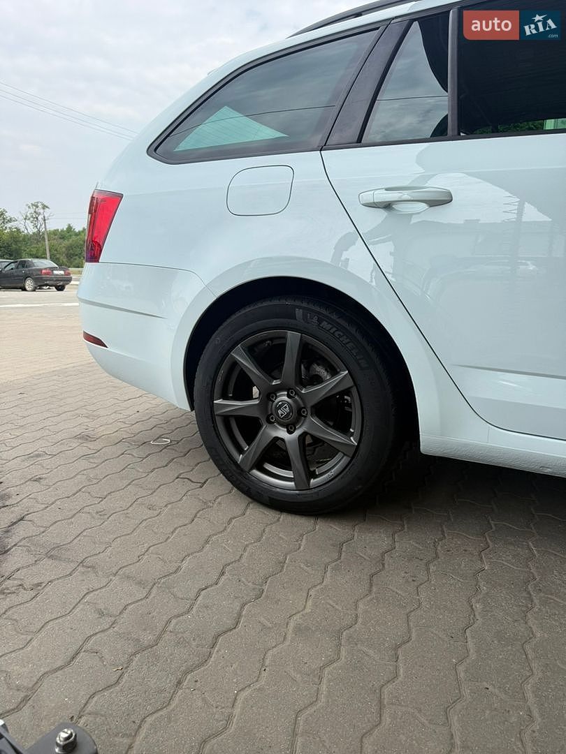 Skoda Octavia 2017 VIN TMBJG7NE8J0122328 фото оголошення 7 з 23