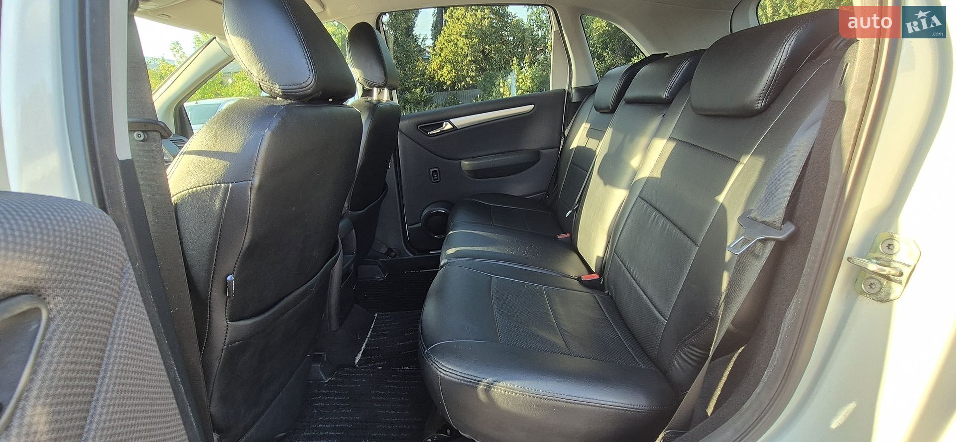 Mercedes-Benz B-Class 2011 VIN WDD2452322J724006 фото оголошення 29 з 31