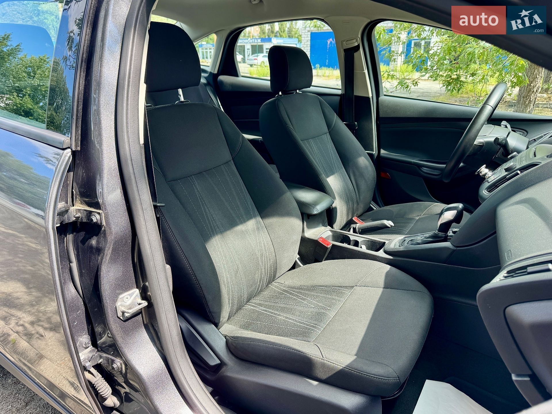 Ford Focus 2017 VIN 1FADP3F24HL300440 фото оголошення 19 з 38