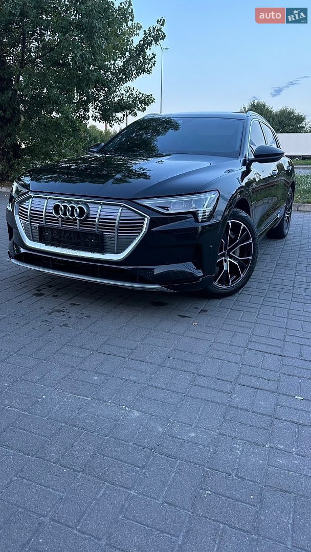 Audi e-tron 2019 VIN WAUZZZGE2LB015236 фото оголошення 2 з 28